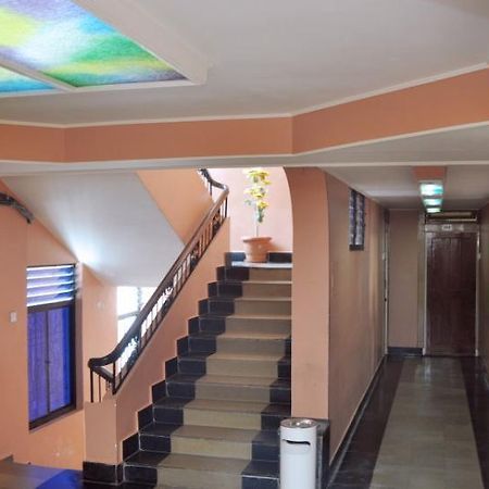 מפוסה Hotel Satyaheera מראה חיצוני תמונה