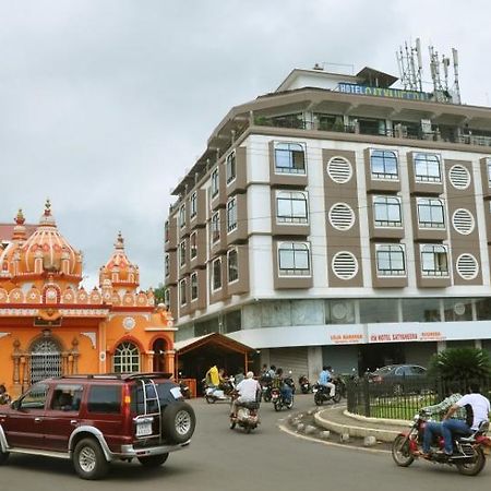 מפוסה Hotel Satyaheera מראה חיצוני תמונה
