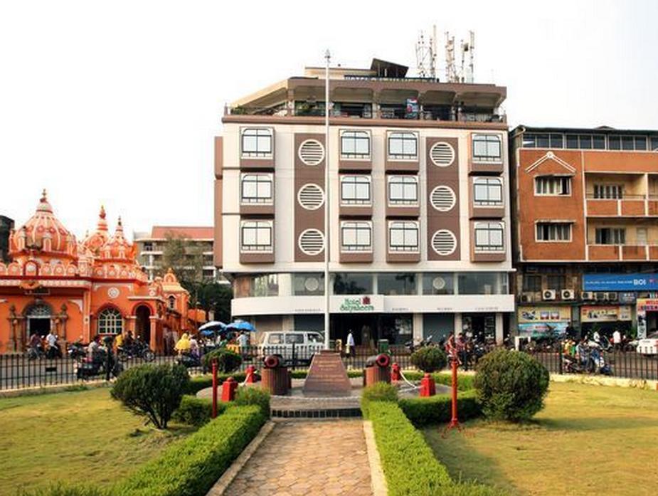מפוסה Hotel Satyaheera מראה חיצוני תמונה